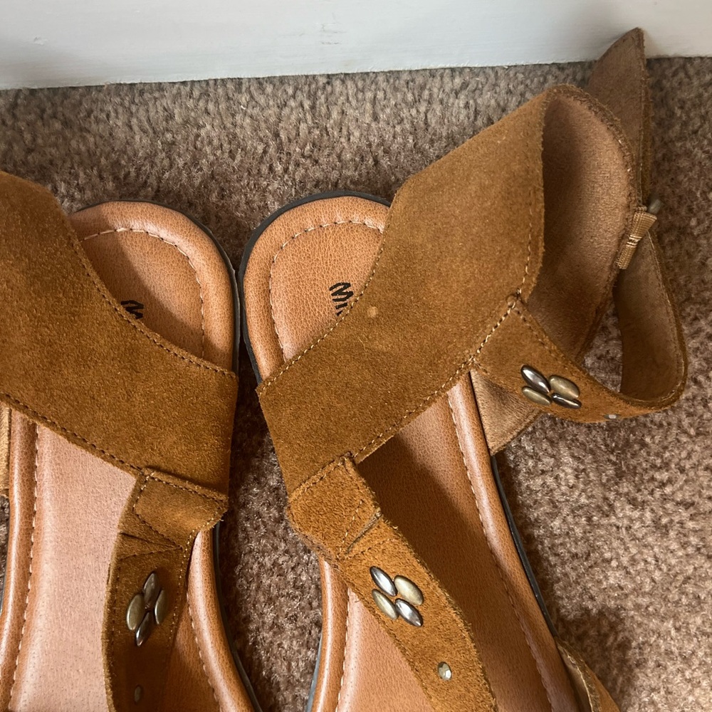 Minnetonka Tangier 11 Womens Brown Suede Sandals - Picture 3 of 5